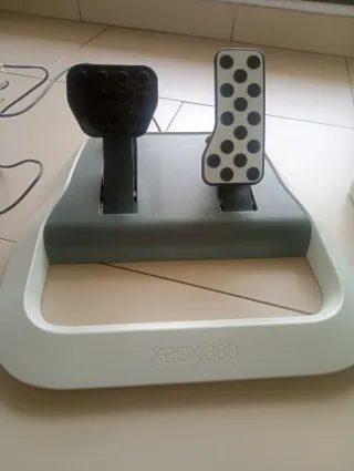Volante, pedali e 5 giochi per Xbox 360+