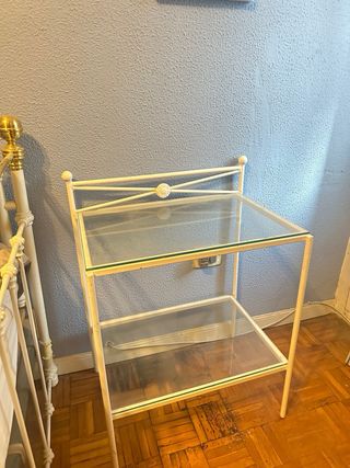 Mensole, letti, tavoli, scrivanie
TV tutto 