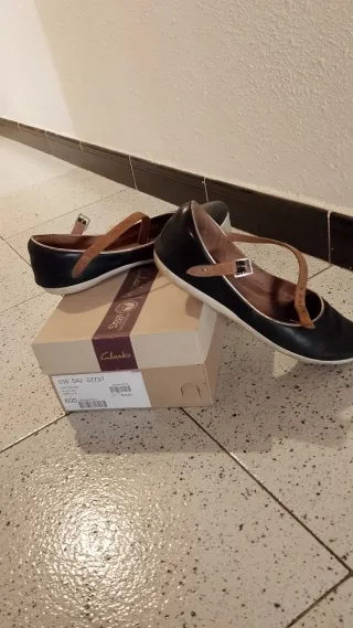 Zapatos Clarks Talla 39 Negros y Marrones