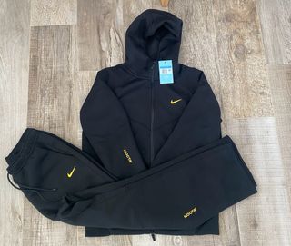 Tuta Nike NOCTA nera e oro