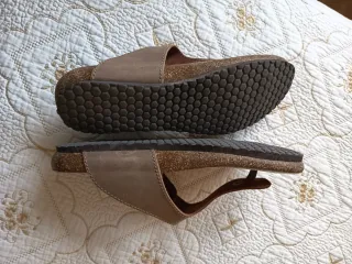 Sandalias Beige y Marrones