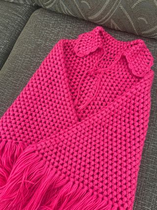 Poncho rosa crochet flecos talla única