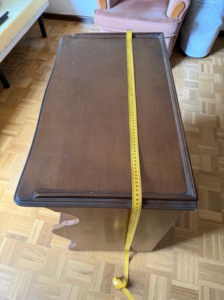 Mueble auxiliar clásico con ruedas