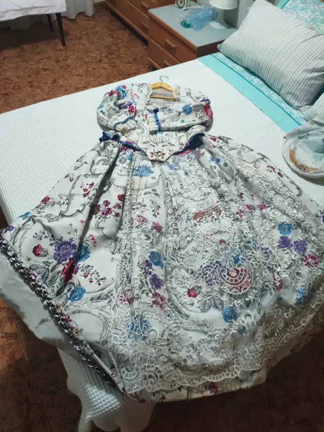 Traje de Fallera Talla 40-42 + Zapatos