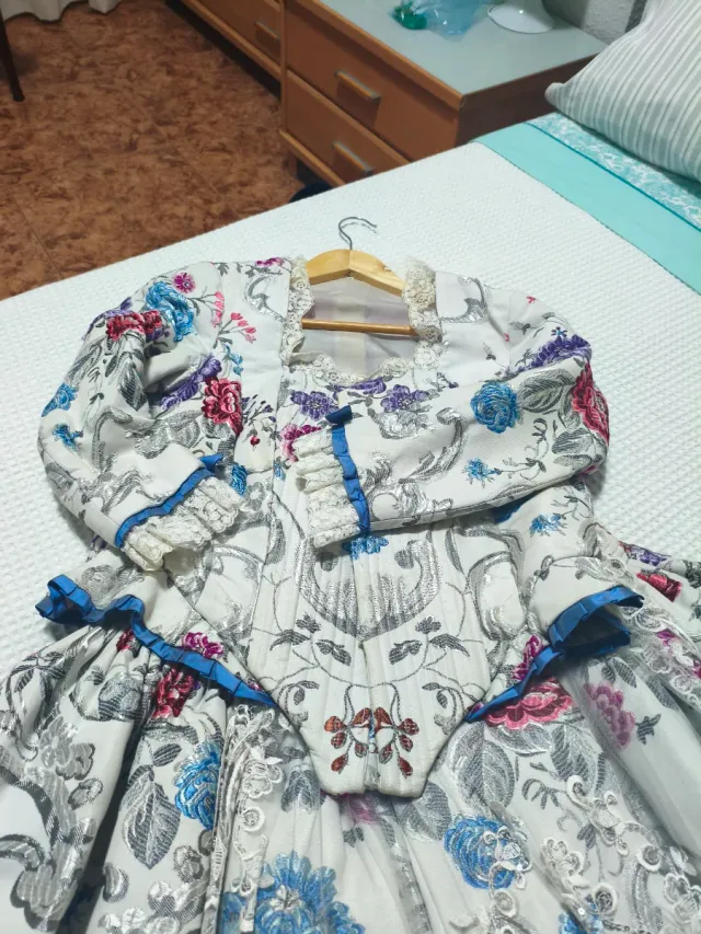 Traje de Fallera Talla 40-42 + Zapatos