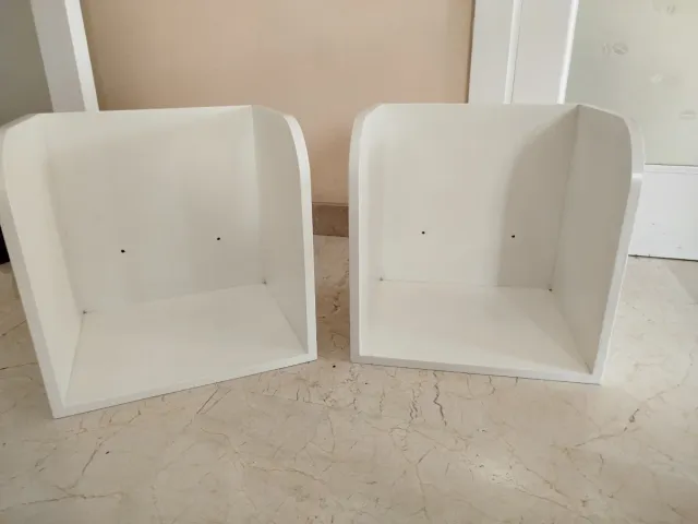 Estanterías de pared blancas