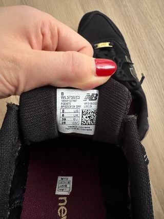 New Balance 373 negras y doradas originales