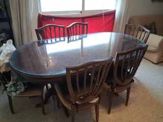 Mesa de madera con 6 sillas