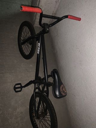 Bicicleta BMX Negra Tuneada
Precio negociable