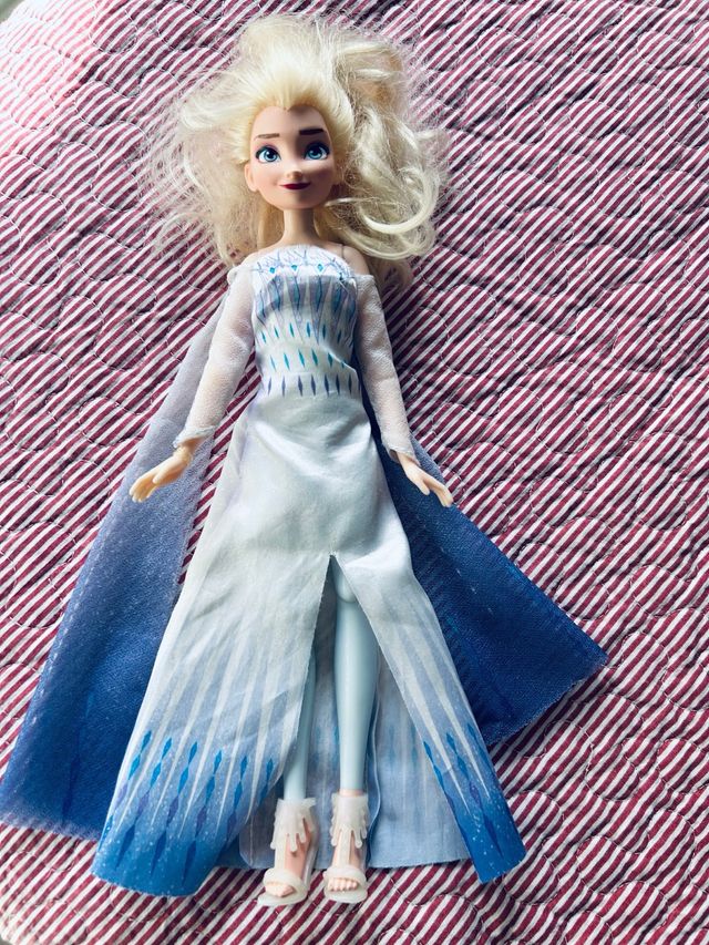 Muñeca Elsa Frozen Articulada con Música