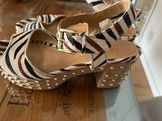 Sandalias ASH Beige de pelo.