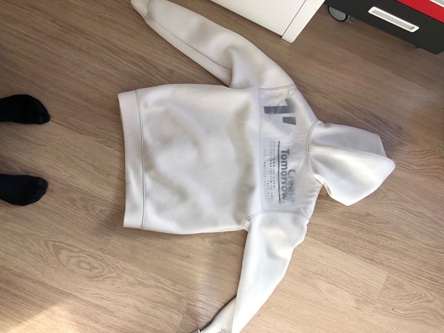 Sudadera Beige con Cremallera y Estampado