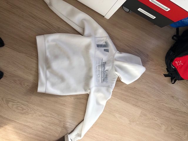 Sudadera Beige con Cremallera y Estampado