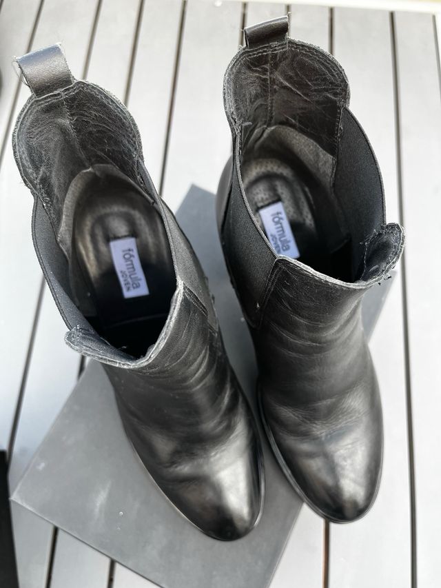 Botines negros de piel, tacón ancho, muy cómodos 