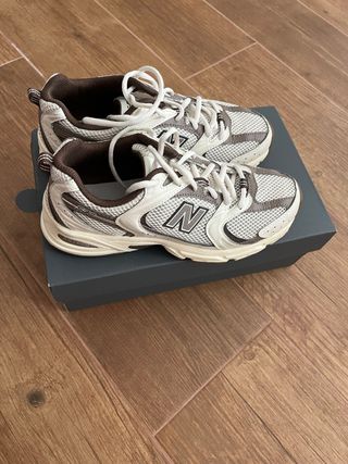 Zapatillas New Balance 530 Marrones y Blancas