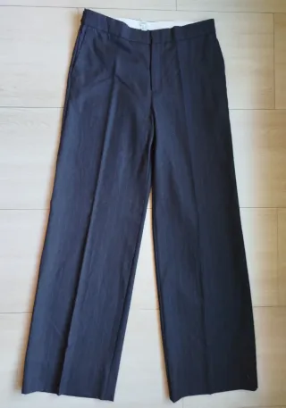 Traje de chaqueta y pantalón Mango T42 y Gorrito.