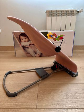 Hamaca Bebé BabyBjörn Bliss rosa + Juguete