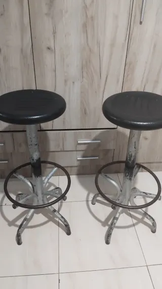 2 sgabelli alti in ferro nero/grigio