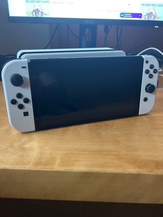Nintendo Switch OLED bianco e nero