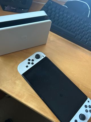 Nintendo Switch OLED bianco e nero