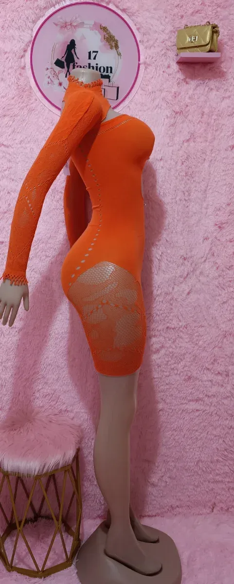 Vestido naranja con transparencias