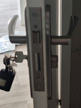 Puerta interior con llave