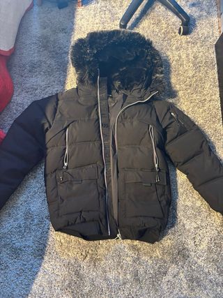 Supply & Demand Chaquetón Negro con Capucha