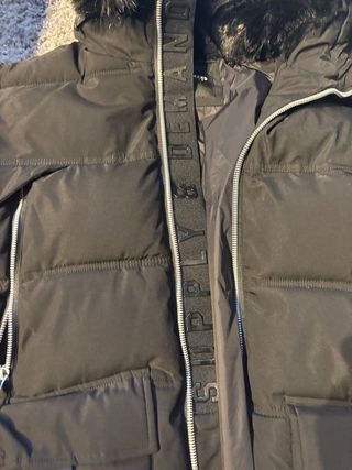 Supply & Demand Chaquetón Negro con Capucha