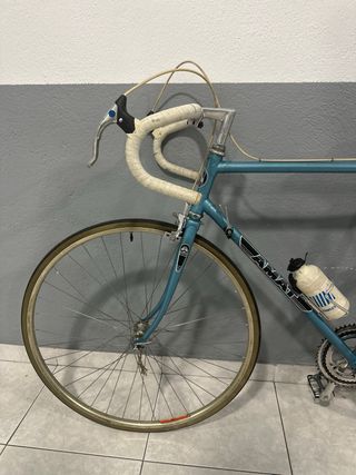 Bicicletta da corsa vintage blu chiaro