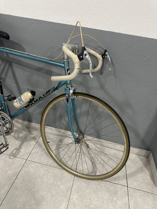 Bicicletta da corsa vintage blu chiaro