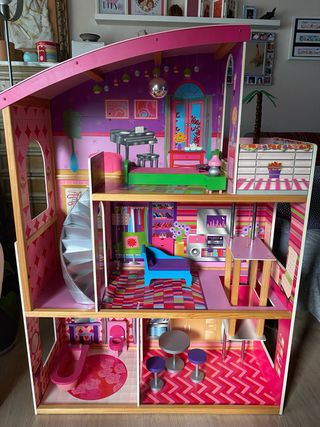 Casa de muñecas de madera