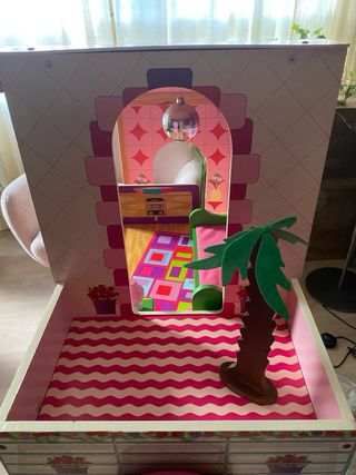 Casa de muñecas de madera