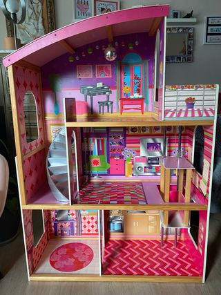 Casa de muñecas de madera