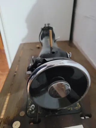 Máquina de coser Alfa con mesa