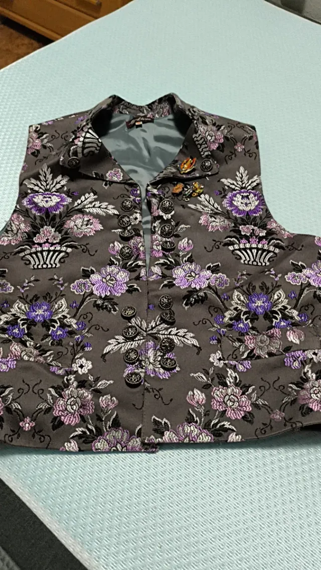 Traje 42: Camisa, Chaleco, Pantalón y Faja