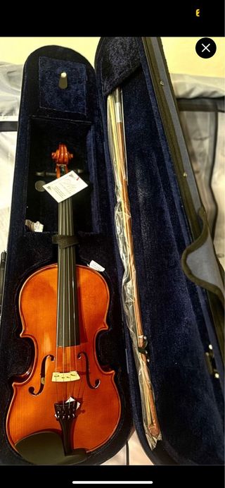 Violín con estuche y arco