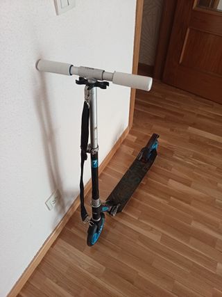 Patinete plegable ruedas azules