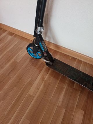Patinete plegable ruedas azules