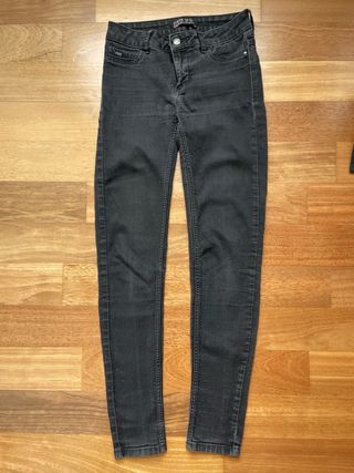 Pantalón vaquero pitillo negro Zara S