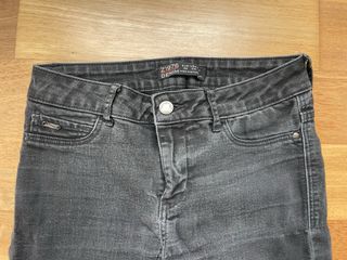Pantalón vaquero pitillo negro Zara S