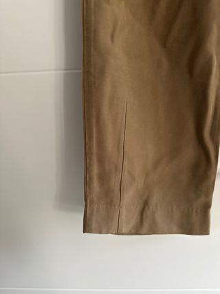 Pantalones de pinzas Zara caqui XS