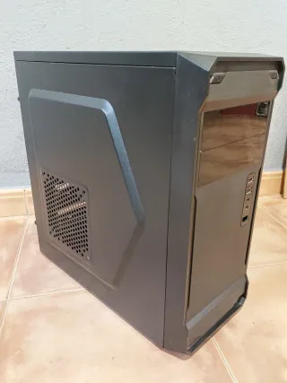 Caja PC Tacens con fuente de alimentación