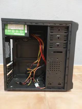Caja PC Tacens con fuente de alimentación