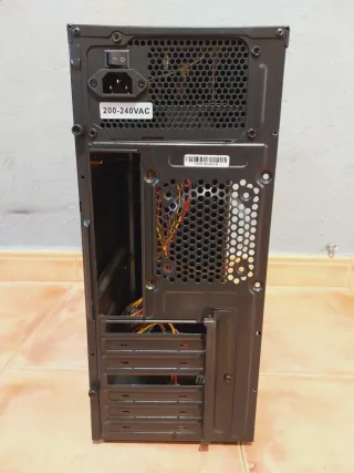 Caja PC Tacens con fuente de alimentación