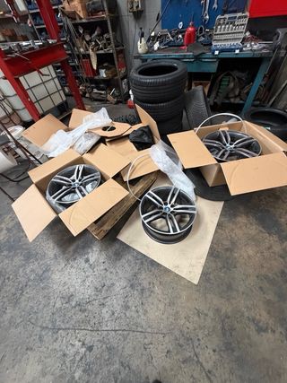 4 Llantas BMW 18 Originales con Neumático