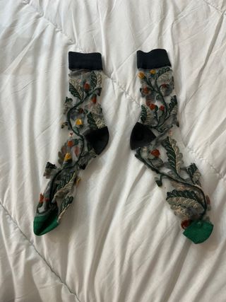 Calcetines transparentes bordados