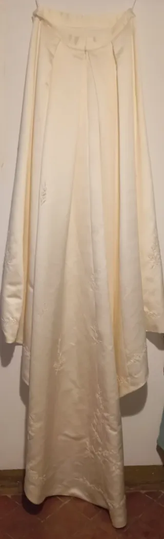 Falda de boda con bordados