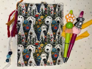 Libreta artesanal perros y 2 bolígrafos