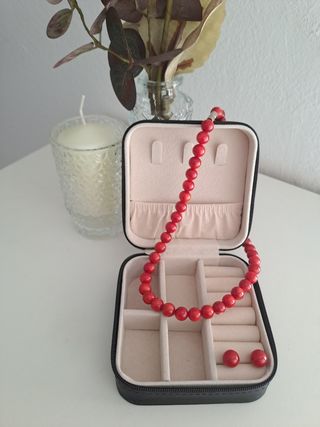 Conjunto collar y pendientes coral