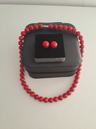 Conjunto collar y pendientes coral